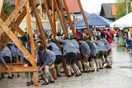 Maibaumaufstellen Farchant